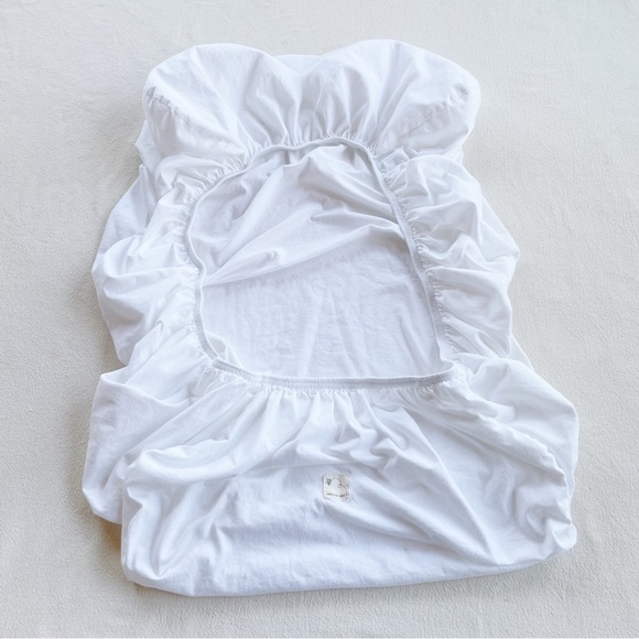 Burt’s Bees Baby | 2 Organic Cotton Fitted Crib Sheets in Grey & White - Picture 12 of 13